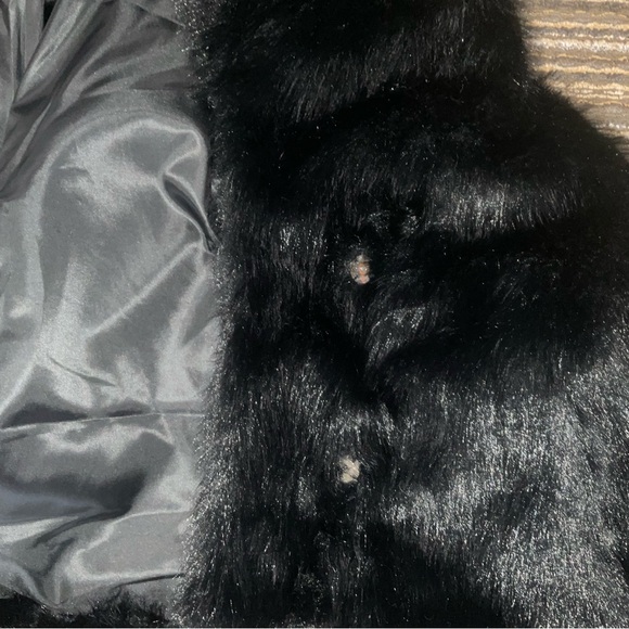 Gorgeous faux black fox fur coat with wide lapel. Size 8-10. - Picture 5 of 11